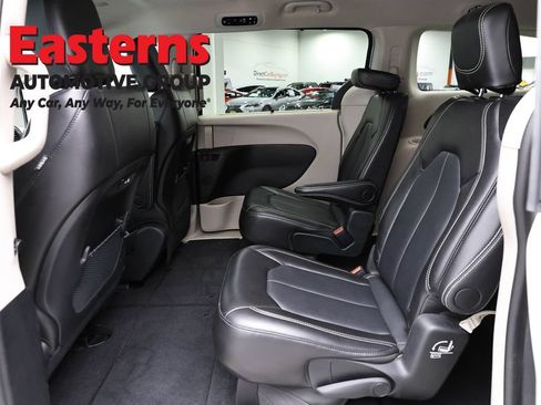 Used 2024 Chrysler Pacifica Touring-L FWD image 79