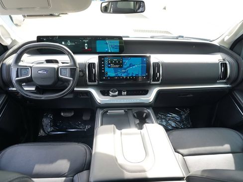 Used 2025 Ford Expedition Platinum w/ Driver's Package AWD/4WD image 25