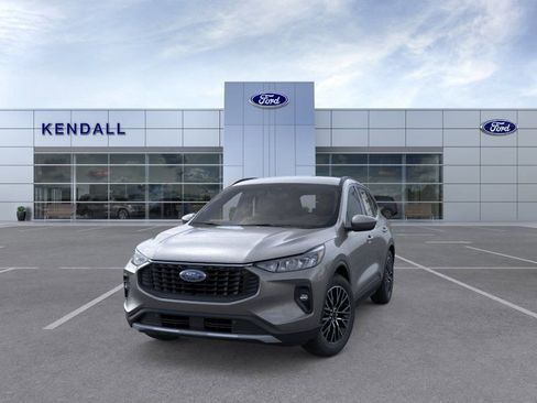 Used 2025 Ford Escape SE FWD image 2
