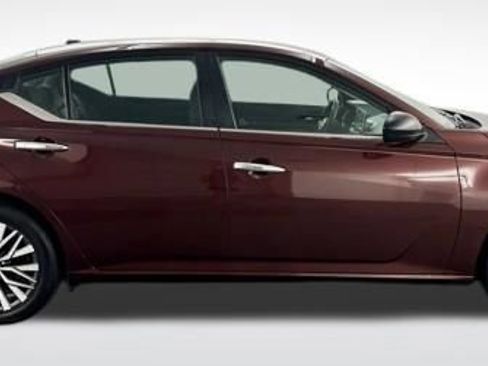 Used 2024 Nissan Altima 2.5 SV image 9