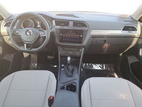 Certified 2021 Volkswagen Tiguan SE image 9