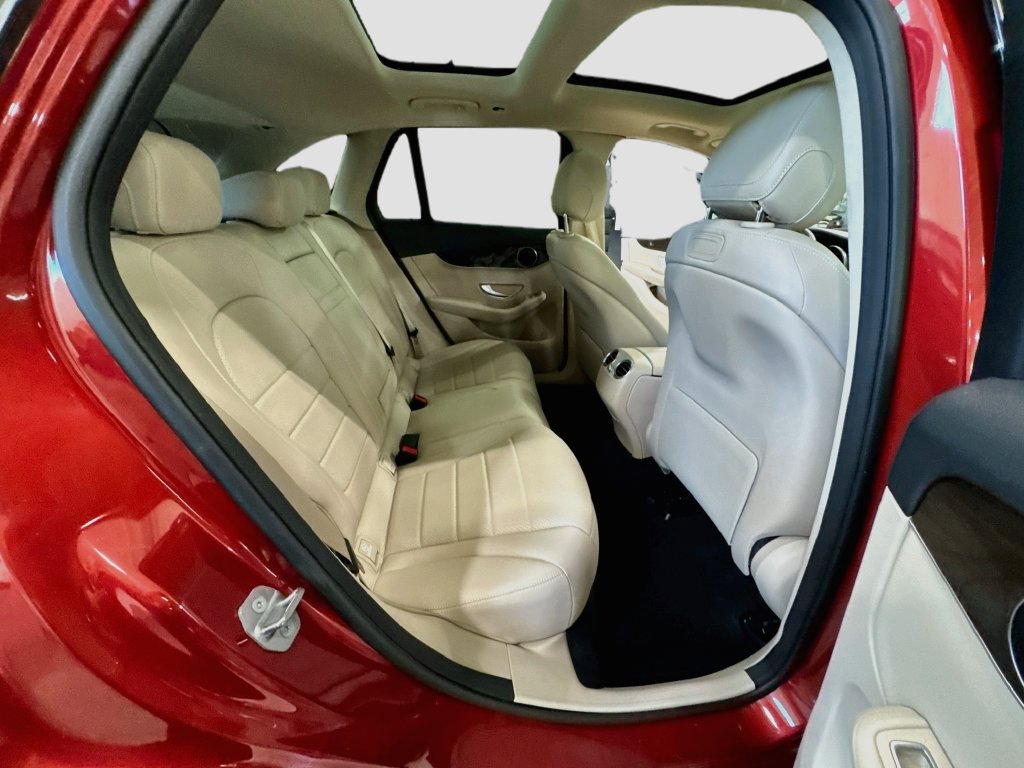 Used 2019 Mercedes-Benz GLC 300 4MATIC image 33