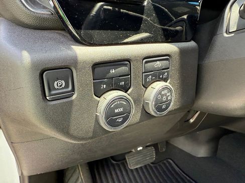 Used 2025 Chevrolet Silverado 2500 LT w/ Convenience Package AWD/4WD image 12