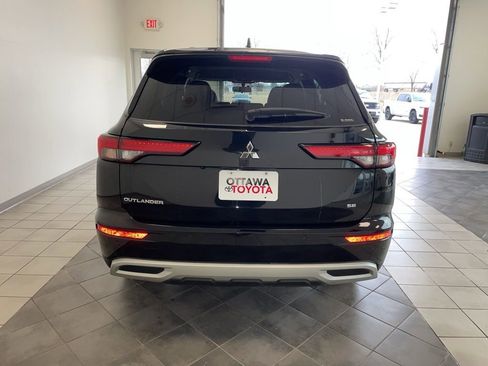 Used 2022 Mitsubishi Outlander SE image 6