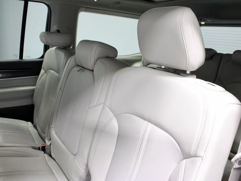 Used 2024 Jeep Wagoneer 4WD w/ Premium Group I image 23