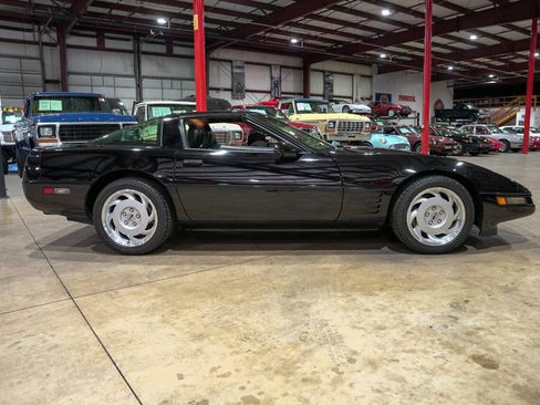Used 1991 Chevrolet Corvette Coupe RWD image 10