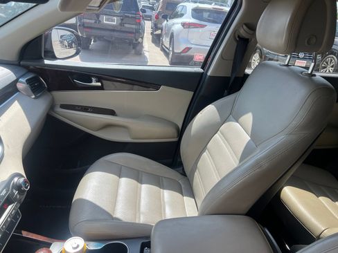 Used 2016 Kia Sorento EX FWD image 8