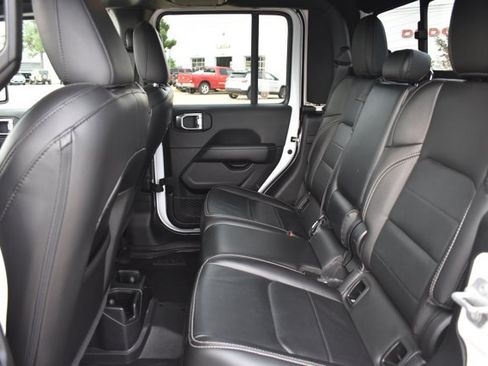 Used 2023 Jeep Gladiator Overland w/ Cold Weather Group AWD/4WD image 15