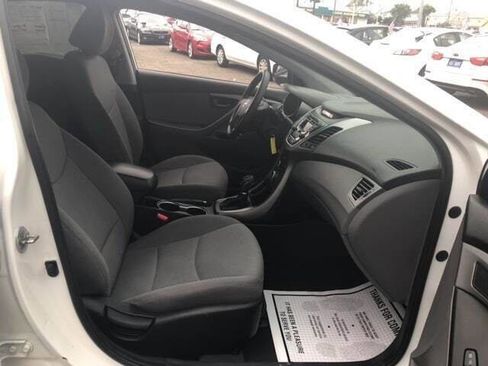 Used 2014 Hyundai Elantra SE image 16
