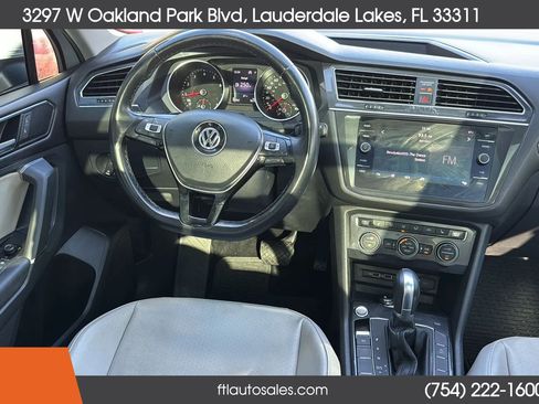Used 2018 Volkswagen Tiguan SE w/ Panoramic Sunroof Package FWD image 34