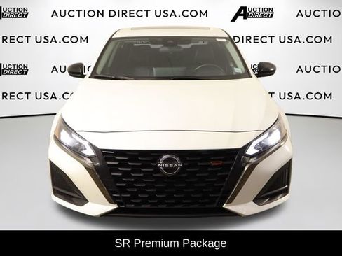 Used 2024 Nissan Altima 2.5 SR w/ SR Premium Package AWD/4WD image 2