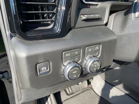 Used 2026 GMC Sierra 2500 AT4 w/ AT4 Premium Plus Package AWD/4WD image 17