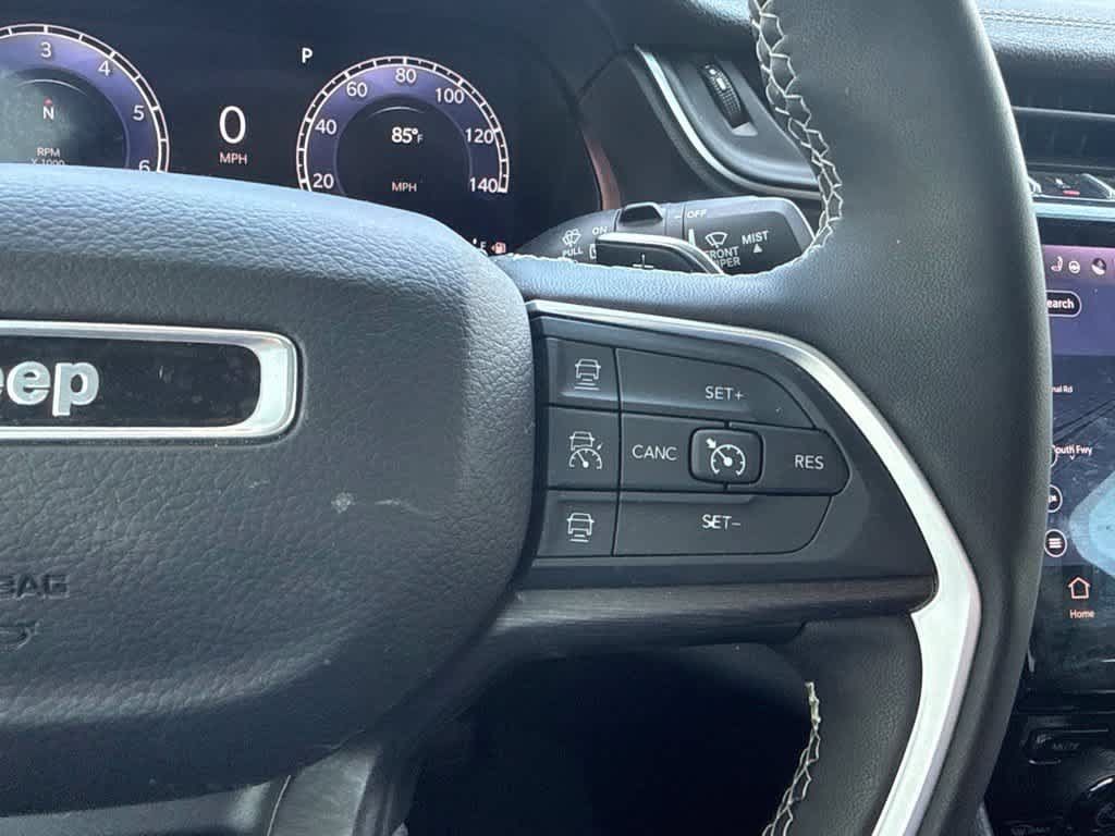 Used 2024 Jeep Grand Cherokee L Limited w/ Black Appearance Package RWD image 21