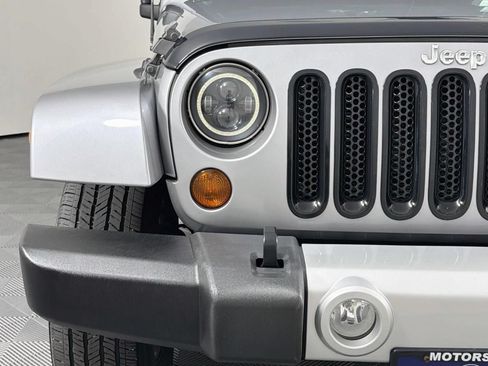 Used 2013 Jeep Wrangler Unlimited Sahara w/ Dual Top Group AWD/4WD image 3