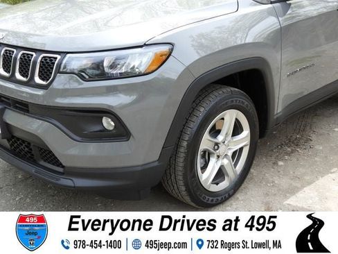 Used 2023 Jeep Compass Latitude AWD/4WD image 9