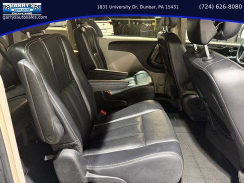 Used 2014 Chrysler Town & Country Touring image 26