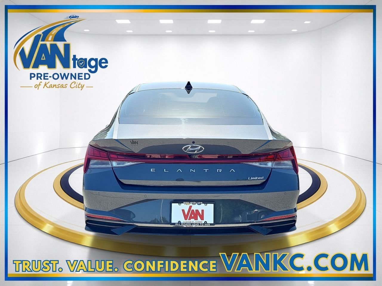 Used 2023 Hyundai Elantra Limited w/ Cargo Package FWD image 7