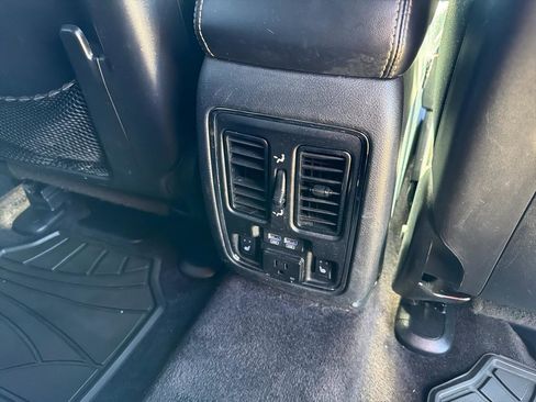Used 2017 Jeep Grand Cherokee Limited w/ Luxury Group II AWD/4WD image 34