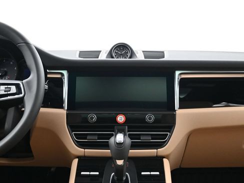 Certified 2026 Porsche Macan AWD/4WD image 11