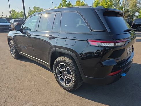 Certified 2022 Jeep Grand Cherokee Trailhawk w/ Advanced Protech Group II AWD/4WD image 3