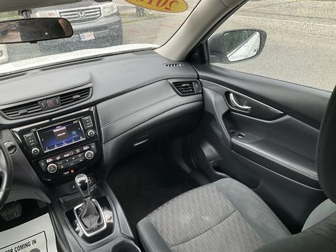 Used 2018 Nissan Rogue SV AWD/4WD image 19