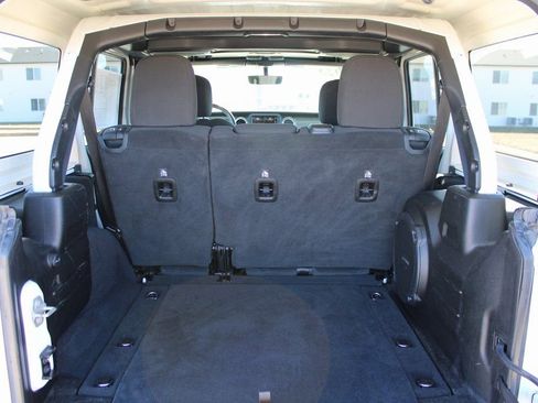 Used 2023 Jeep Wrangler Sahara image 12