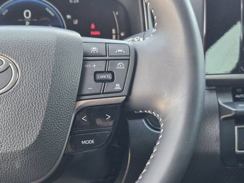 Used 2025 Toyota Camry SE FWD image 29