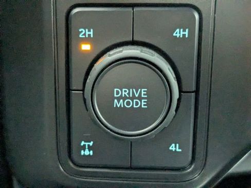 Used 2025 Ford F250 Lariat w/ Black Appearance Package image 28