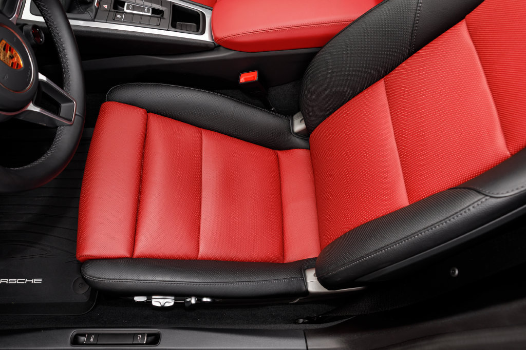 Used 2025 Porsche 718 Boxster RWD image 31