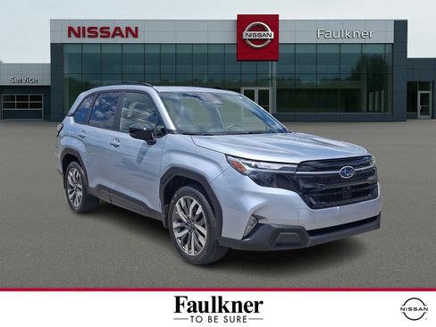 Used 2025 Subaru Forester Touring AWD/4WD image 1