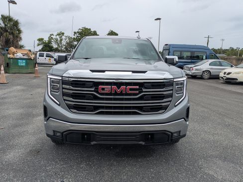 Certified 2025 GMC Sierra 1500 SLT image 8