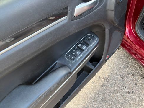 Used 2016 Chrysler 300 Limited RWD image 11