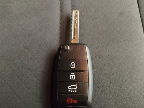 Used 2019 Kia Sorento LX w/ LX Convenience Package image 32