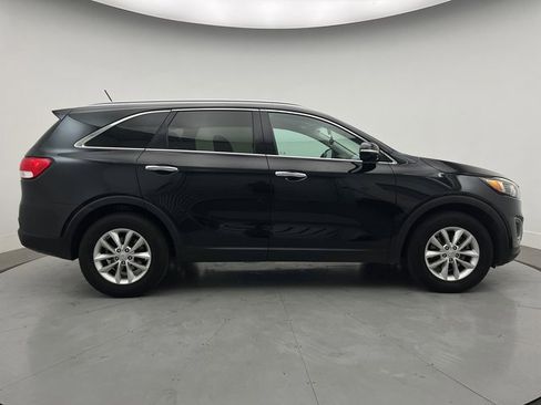 Used 2017 Kia Sorento LX image 12