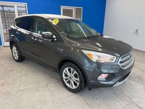 Used 2019 Ford Escape SE image 3