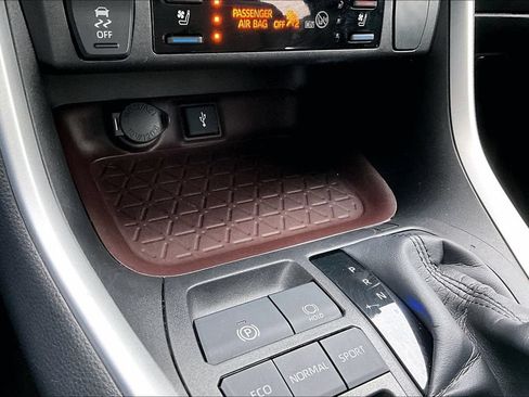 Certified 2022 Toyota RAV4 Limited FWD image 17