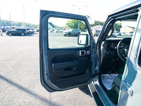 New 2025 Jeep Wrangler Unlimited Rubicon w/ Convenience Group image 10