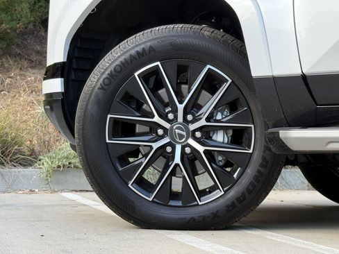 Certified 2025 Lexus GX 550 w/ Accessory Package (Z1) AWD/4WD image 7