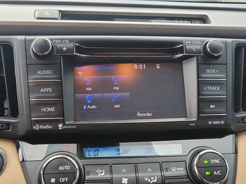 Used 2018 Toyota RAV4 XLE FWD image 23