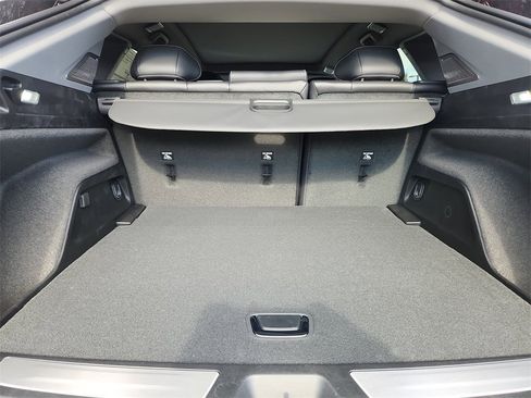 New 2026 Cadillac Optiq Luxury 2 image 18