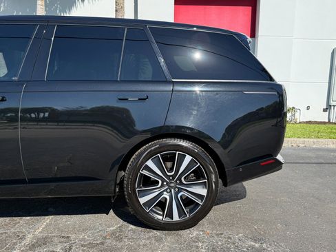 Used 2023 Land Rover Range Rover SE image 12