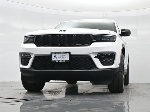 New 2025 Jeep Grand Cherokee Limited w/ Luxury Tech Group II image 44