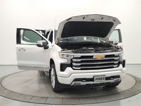 Used 2024 Chevrolet Silverado 1500 High Country w/ High Country Premium Package image 11