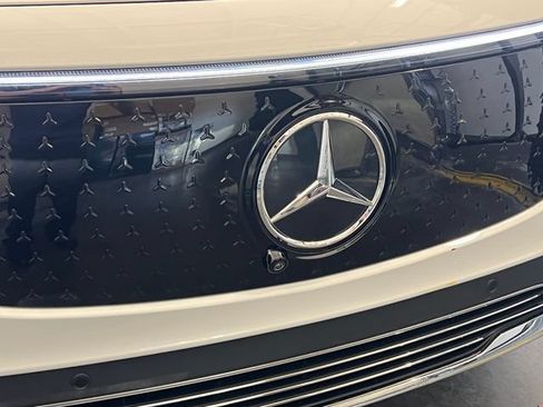 Used 2025 Mercedes-Benz EQB 300 4MATIC image 18