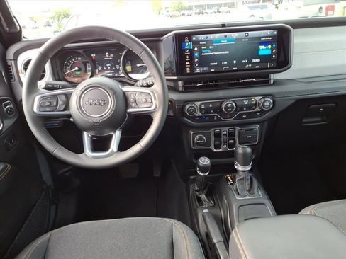 Certified 2025 Jeep Wrangler Unlimited Sahara AWD/4WD image 12
