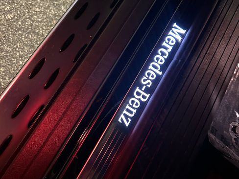 Used 2015 Mercedes-Benz GL 550 4MATIC image 15