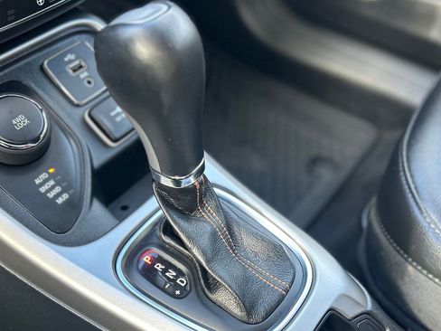 Used 2018 Jeep Compass Latitude w/ Cold Weather Group image 16