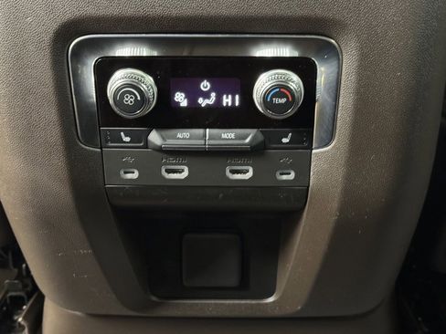 Used 2021 GMC Yukon SLT w/ SLT Premium Package image 20