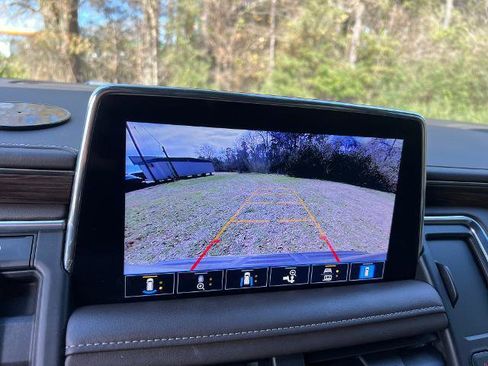 Used 2021 Chevrolet Tahoe Z71 w/ Z71 Off-Road Package image 17