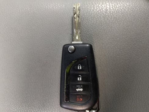 Used 2020 Toyota Camry SE image 32